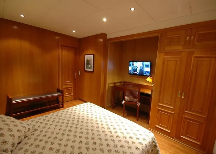 Els Puis Hotell